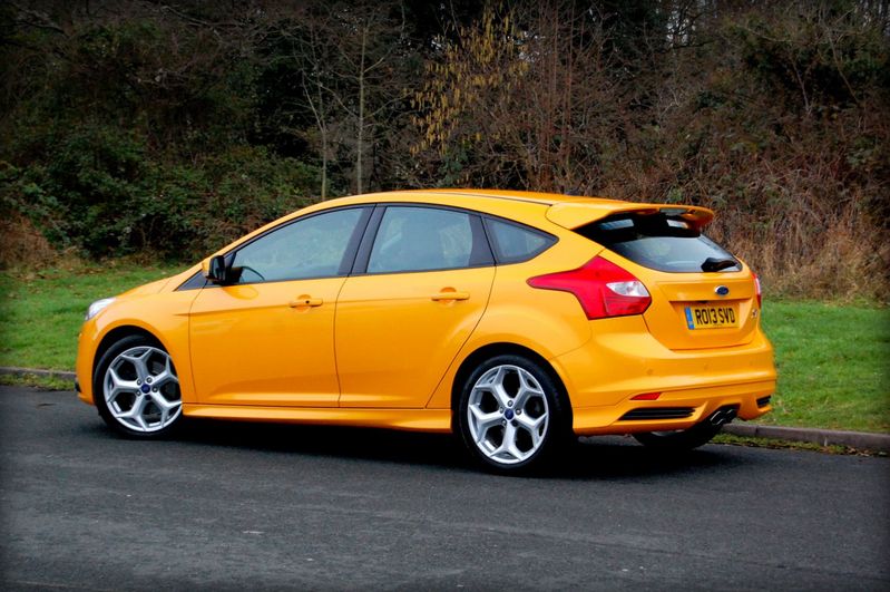 View FORD FOCUS ST-3