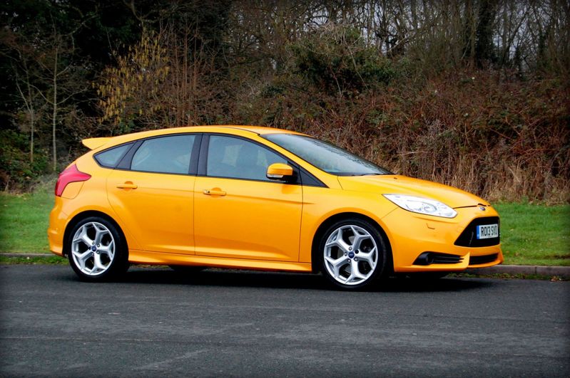 View FORD FOCUS ST-3