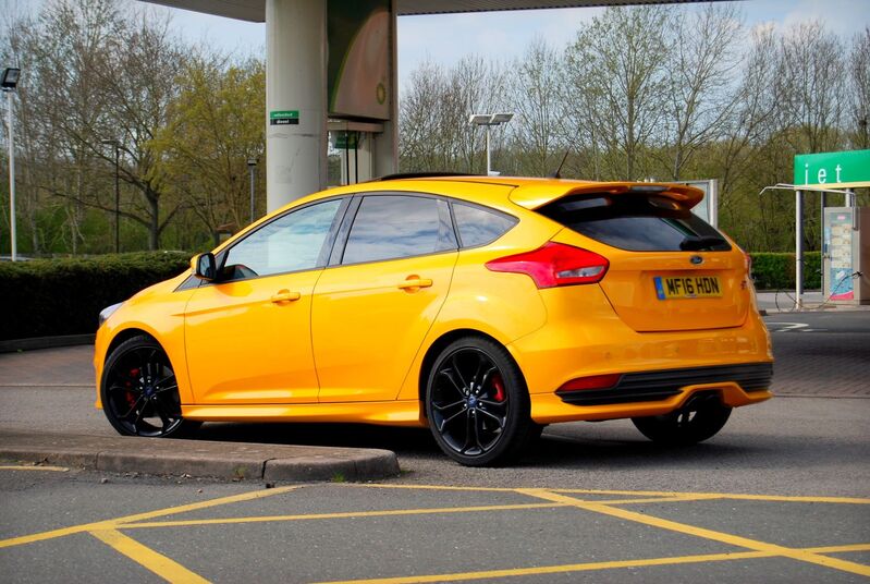 View FORD FOCUS ST-3 2.0 - 31,300 miles - Sunroof, Sat Nav, Black Style Pack, 19inch Alloys, Sony Upgrade. FSH. SOLD