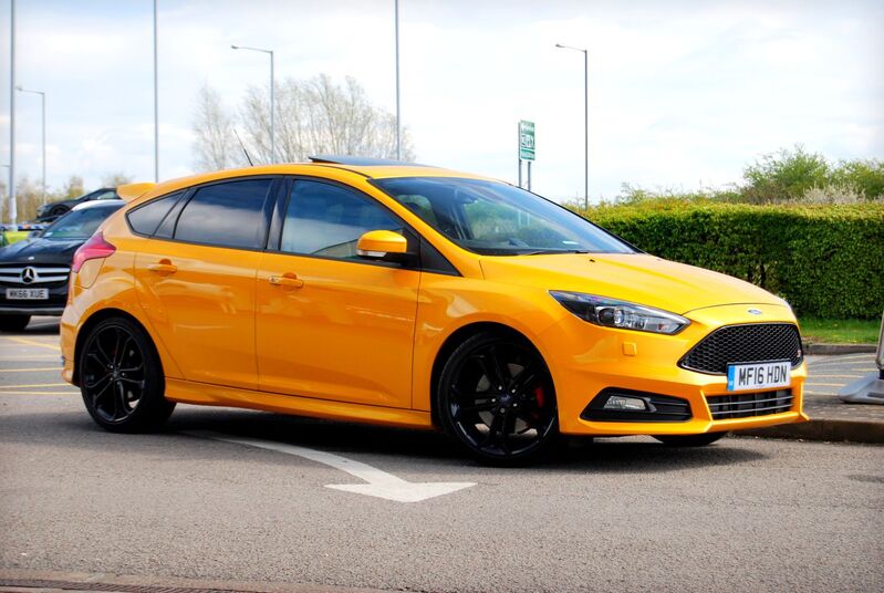 View FORD FOCUS ST-3 2.0 - 31,300 miles - Sunroof, Sat Nav, Black Style Pack, 19inch Alloys, Sony Upgrade. FSH. SOLD