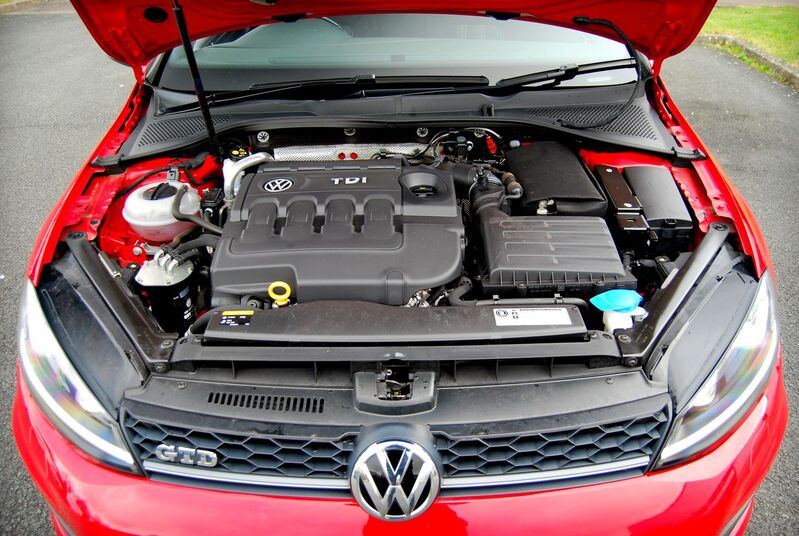 VOLKSWAGEN GOLF