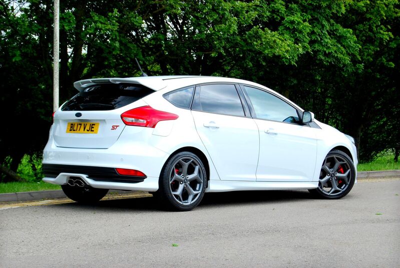 View FORD FOCUS ST-3 TDCI 2.0 Diesel - SYNC 3 Sat Nav, Full Black Recaro Leather - 54,400 miles - FSH. 67mpg. White