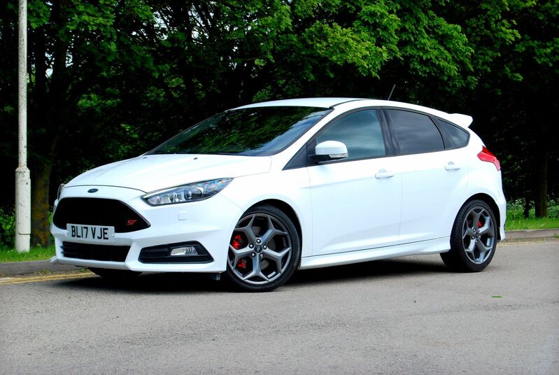 View FORD FOCUS ST-3 TDCI 2.0 Diesel - SYNC 3 Sat Nav, Full Black Recaro Leather - 54,400 miles - FSH. 67mpg. White