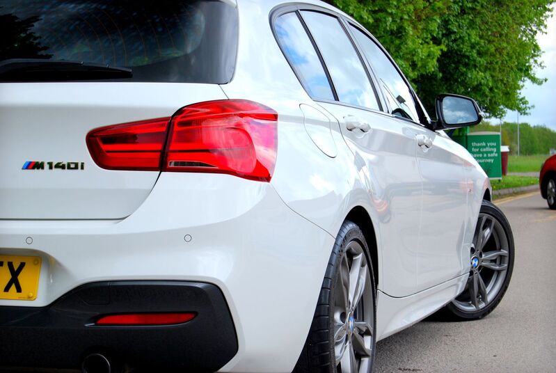 BMW 1 SERIES