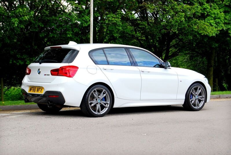 BMW 1 SERIES