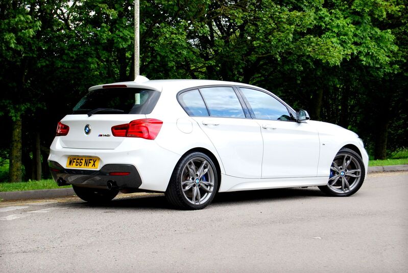 BMW 1 SERIES