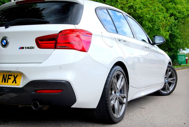 BMW 1 SERIES