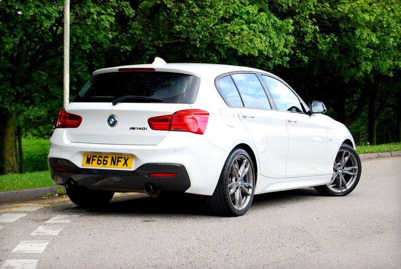 BMW 1 SERIES