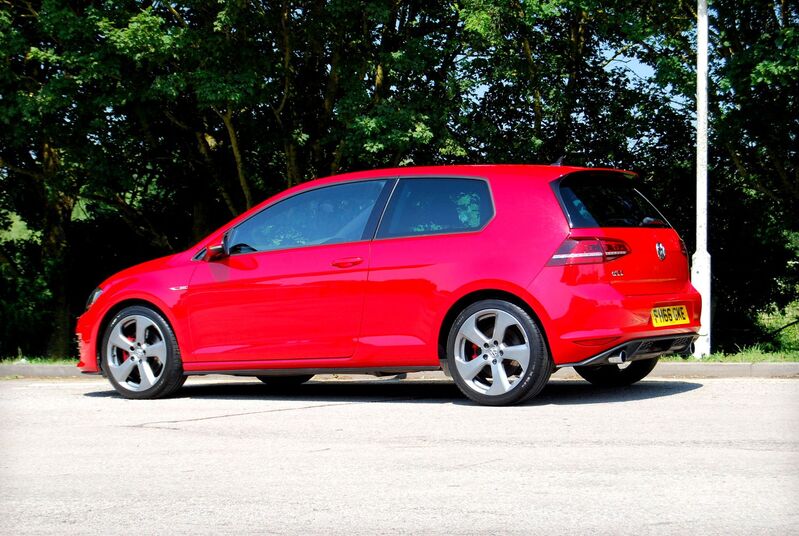 VOLKSWAGEN GOLF